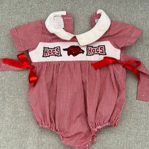 Razorback smocked bubble